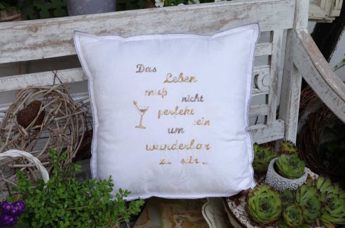 Weisses Kissen mit Spruch